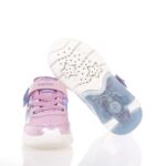 GEOX J FADINLIGHT ΠΑΙΔΙΚΑ ΑΘΛΗΤΙΚΑ FROZEN ΜΕ ΦΩΤΑΚΙΑ ΡΟΖ
