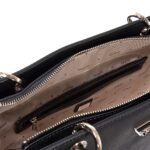 GUESS NOELLE II ΓΥΝΑΙΚΕΙΑ ΤΣΑΝΤΑ ΩΜΟΥ ΜΑΥΡΗ